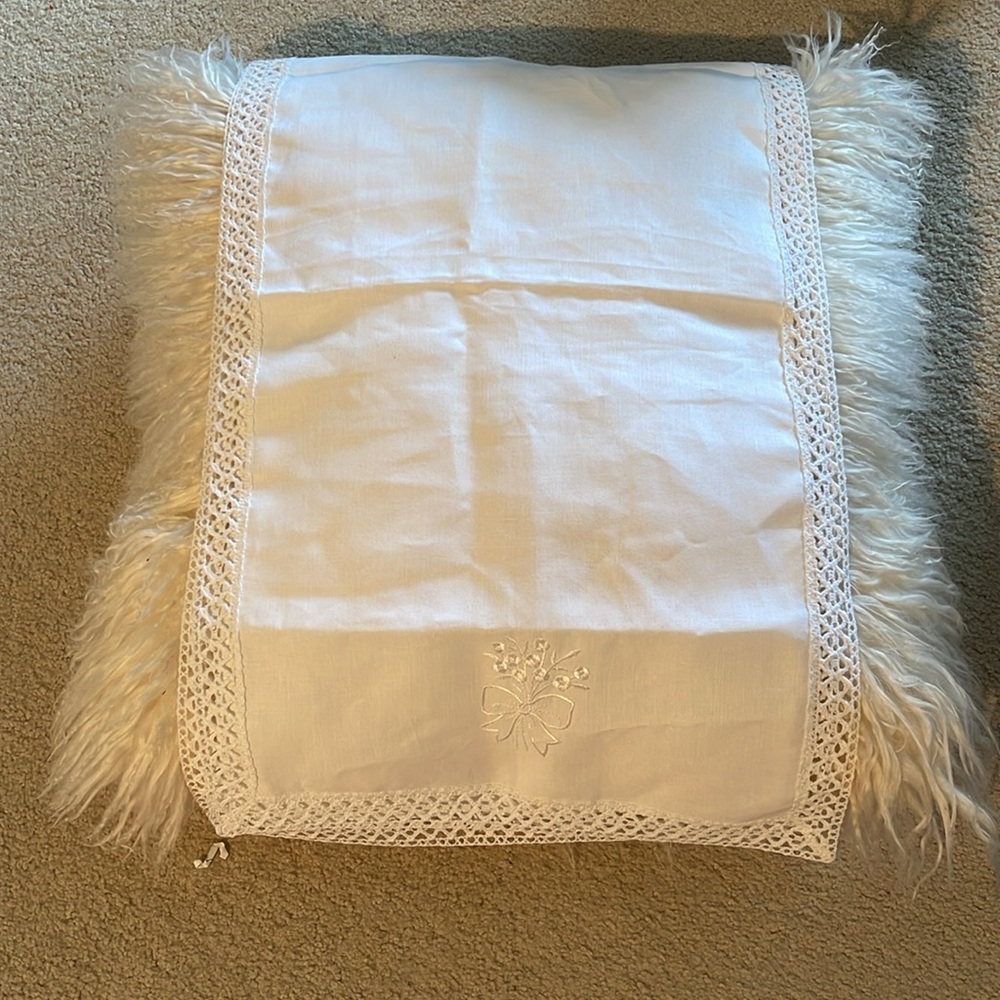 VTG White Linen/Poly Table Runner Crochet Border, Never Used